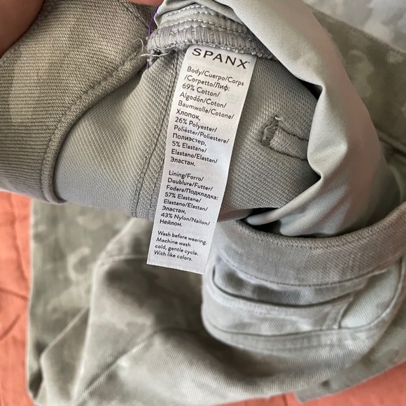 SPANX Jean-ish Ankle Leggings Stone Wash Camo size small - Picture 3 of 3